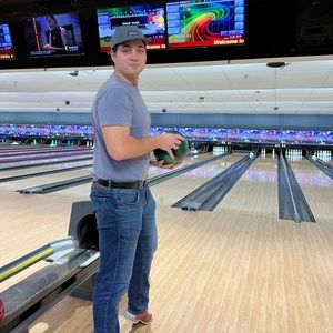 Meet your Posher, Dustin